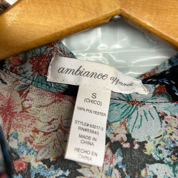 Ambiance Apparel Sleeveless hi lo top - Picture 2 of 2